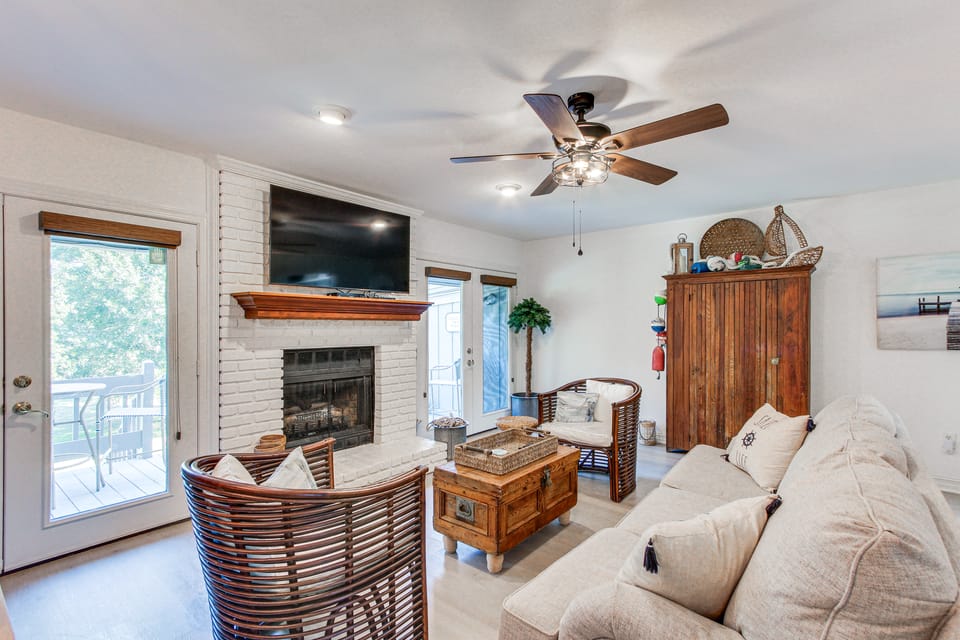Inviting Home w/ Golf Course View in Diamondhead! Apartment in Diamondhead