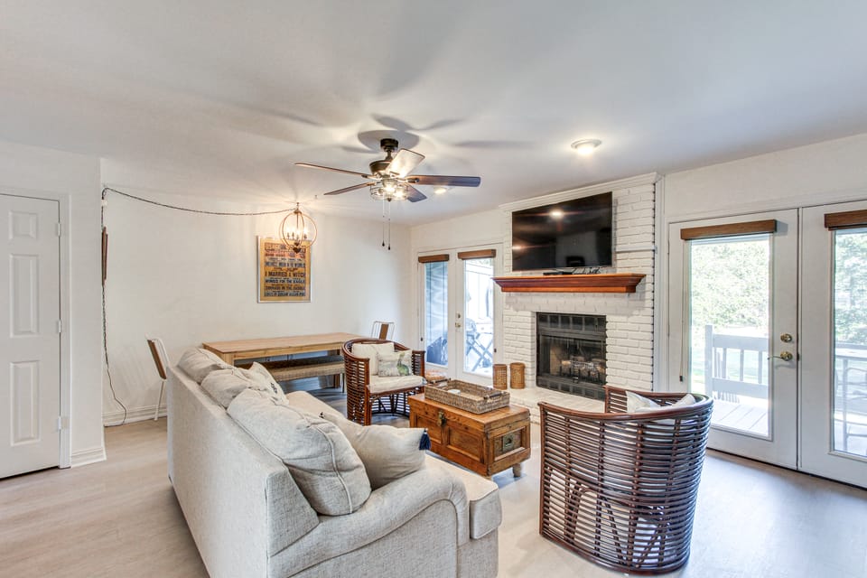 Inviting Home w/ Golf Course View in Diamondhead! Apartment in Diamondhead