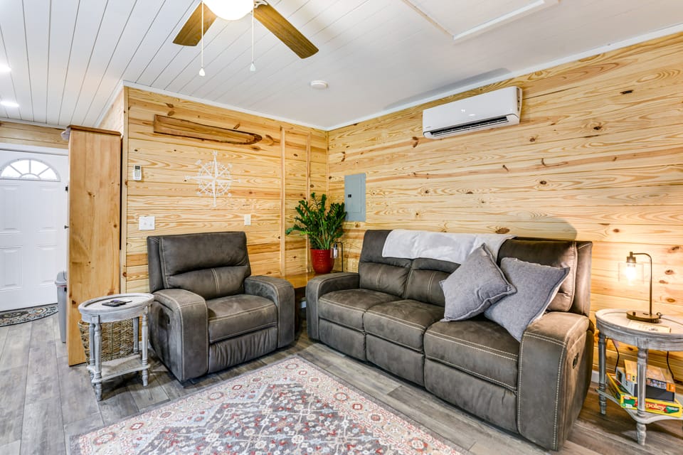 Cottage Close to Caves & Trails in Hocking Hills! House in Falls Township