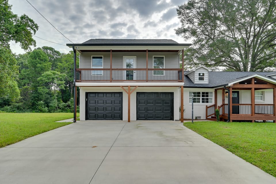 12 Mi to Downtown Winston-Salem: Apt w/ Balcony! Apartment in North Carolina