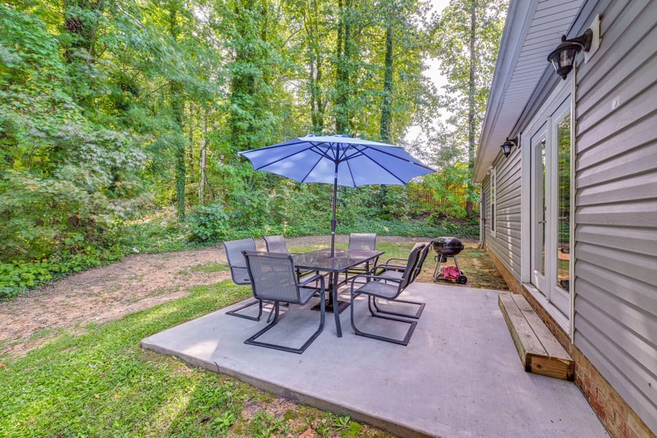 3BD House w/Quiet Living, City Access: 6Mi to DTWN House in Charlotte