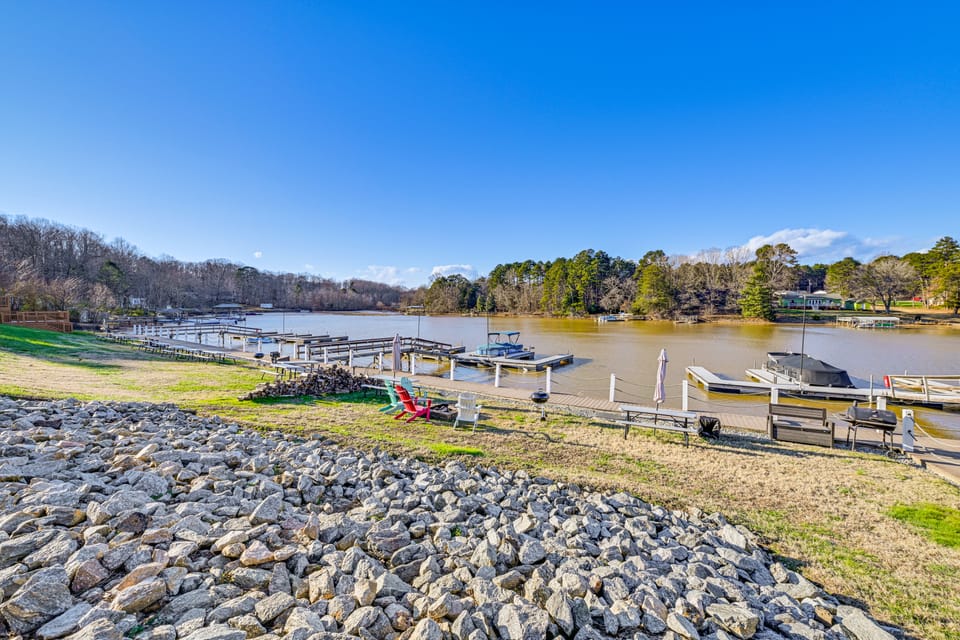 Waterfront Living & Resort Perks! Lake Norman Stay House in Lake Norman