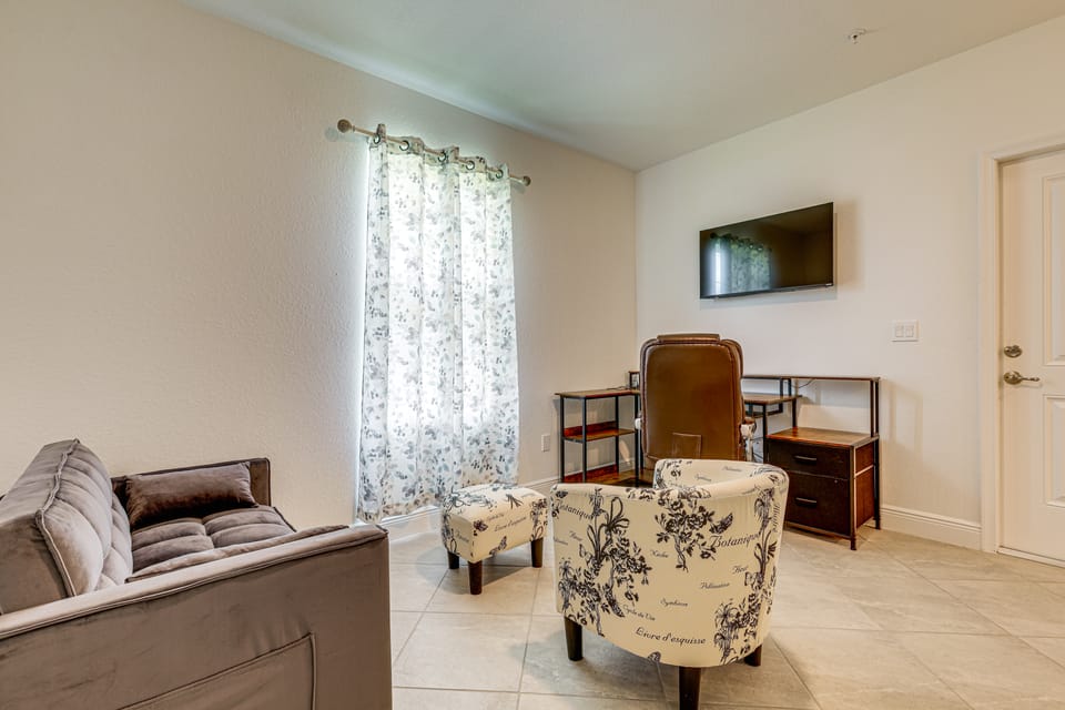 Beach-Hop & Golf! Port St Lucie Apt w/ Shared Yard Apartment in Port Saint Lucie