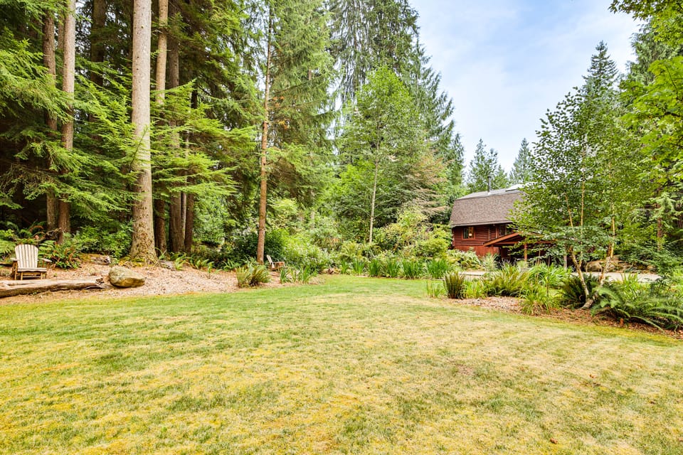 Lake Margaret Access: Boho Log Cabin w/ Backyard House in King County
