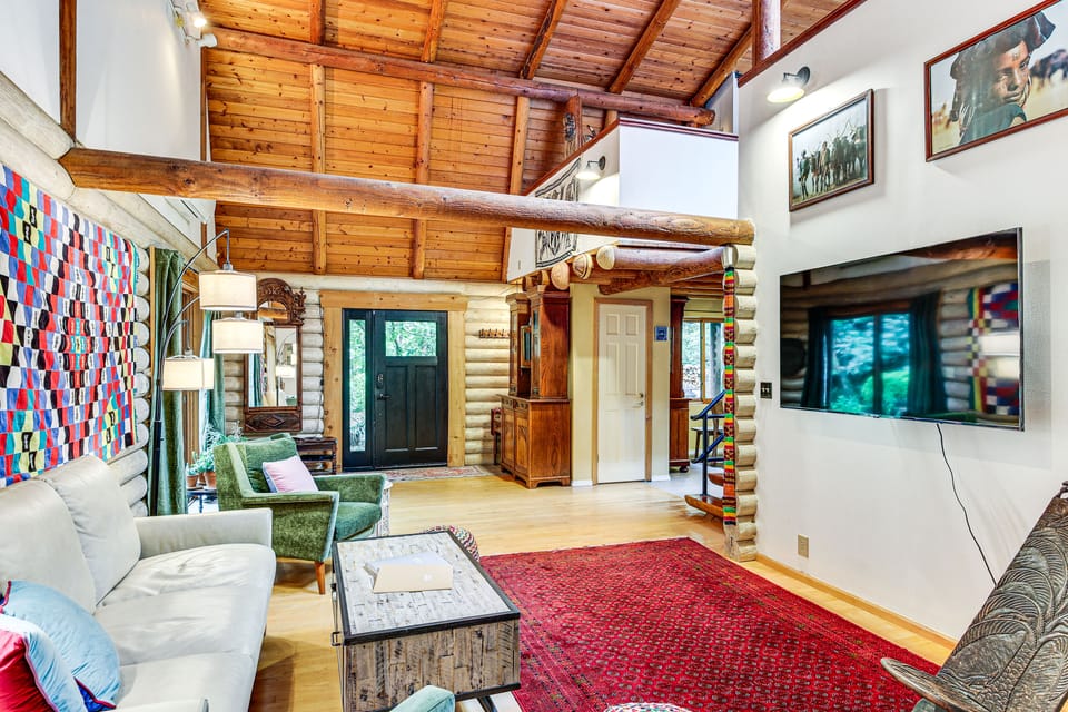 Lake Margaret Access: Boho Log Cabin w/ Backyard House in King County