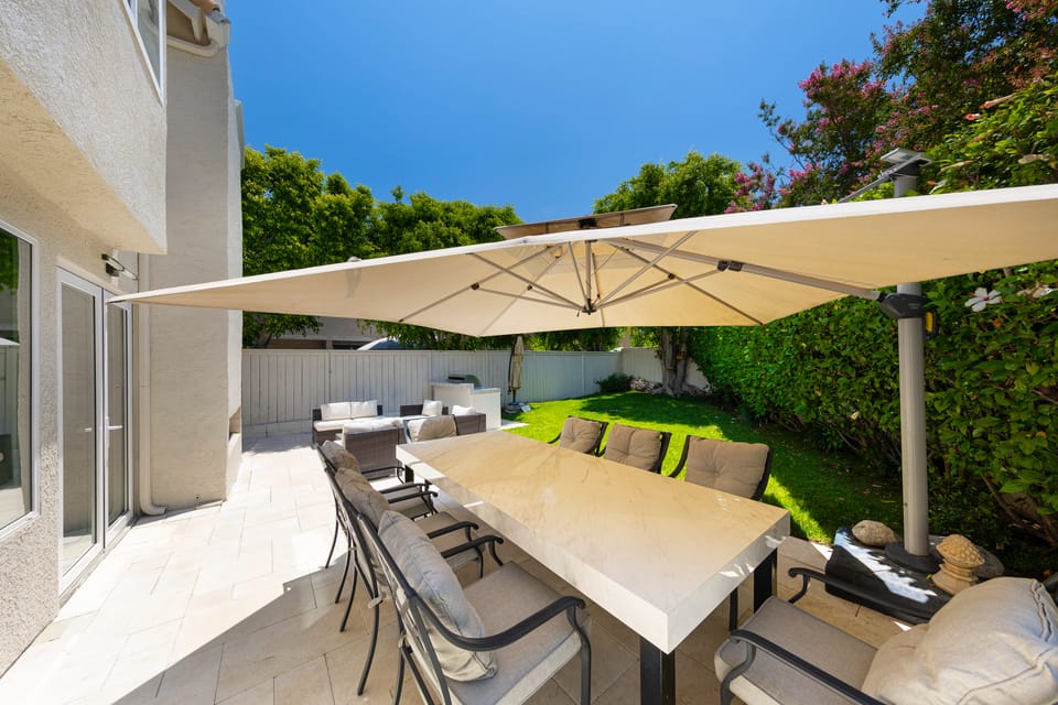 12 Mi to Disneyland! Sleek Suburban Home House in Orange