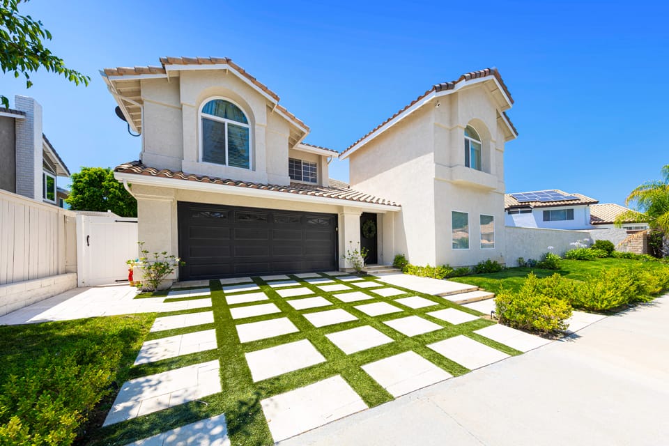 12 Mi to Disneyland! Sleek Suburban Home House in Orange