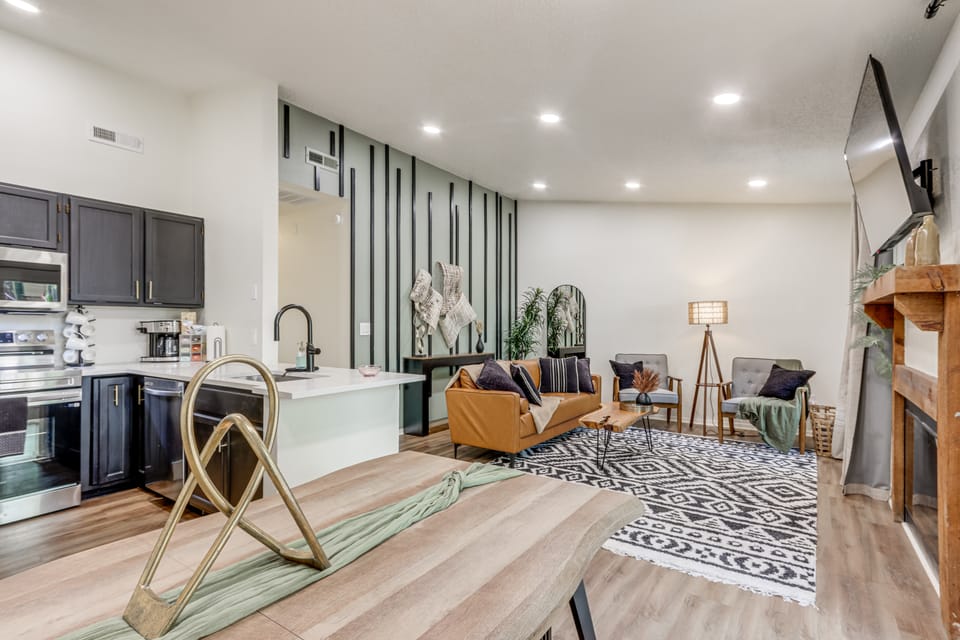 Walk to Table Rock Lake: Updated Cabin w/ Deck! House in Table Rock Lake