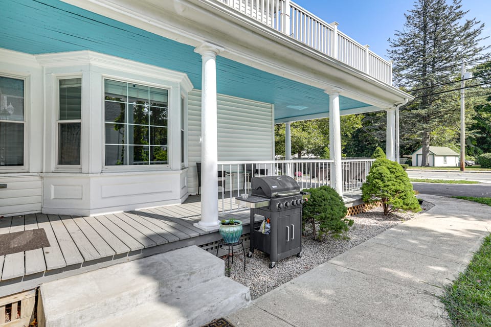 Westerly Apt Steps From Downtown + Beaches Nearby Apartment in Stonington