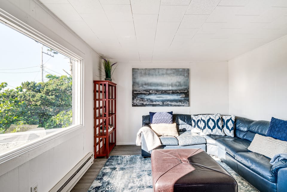 Walk to Beach & Harbor: Spacious Westport Apt! Apartment in Westport