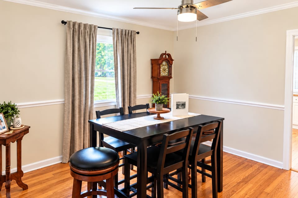 Pet-Friendly Home: Fire Pit & Winter Escape House in Sussex County