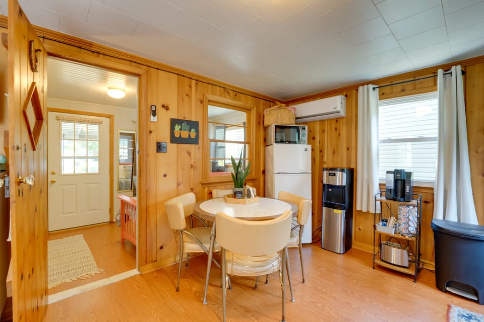 Walk to Beach Access! Chic Port Austin Studio Apartment in Michigan