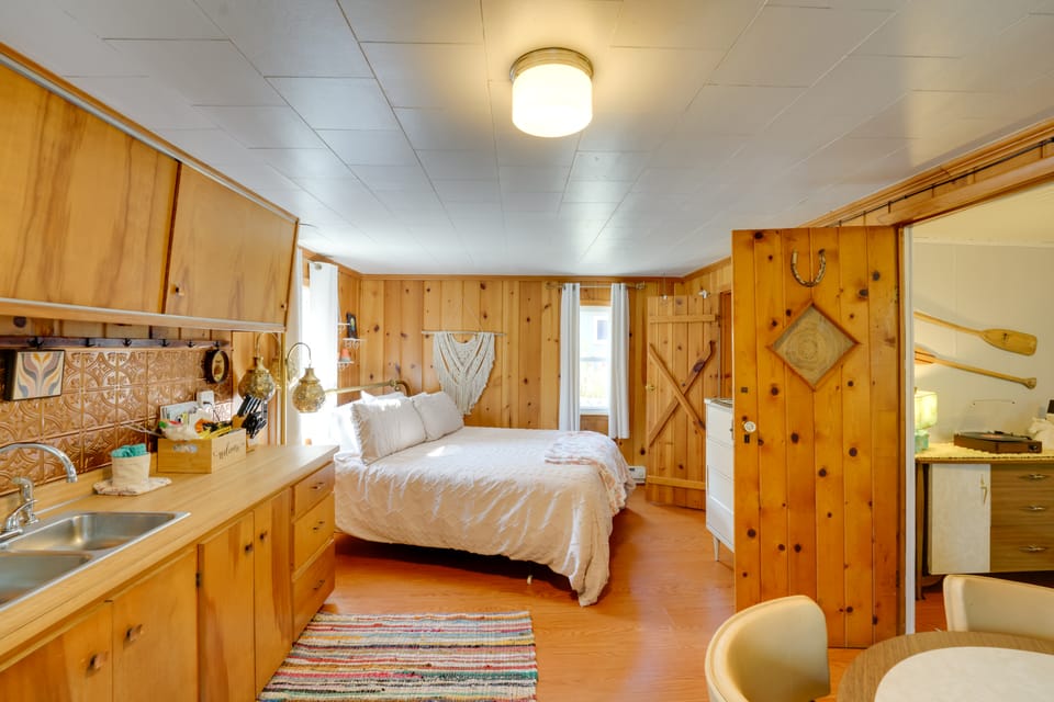 Chic Port Austin Studio: Steps to Lake Huron Apartment in Michigan