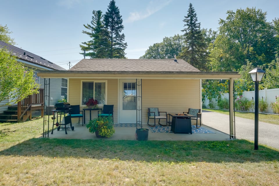 Walk to Beach Access! Chic Port Austin Studio Apartment in Michigan