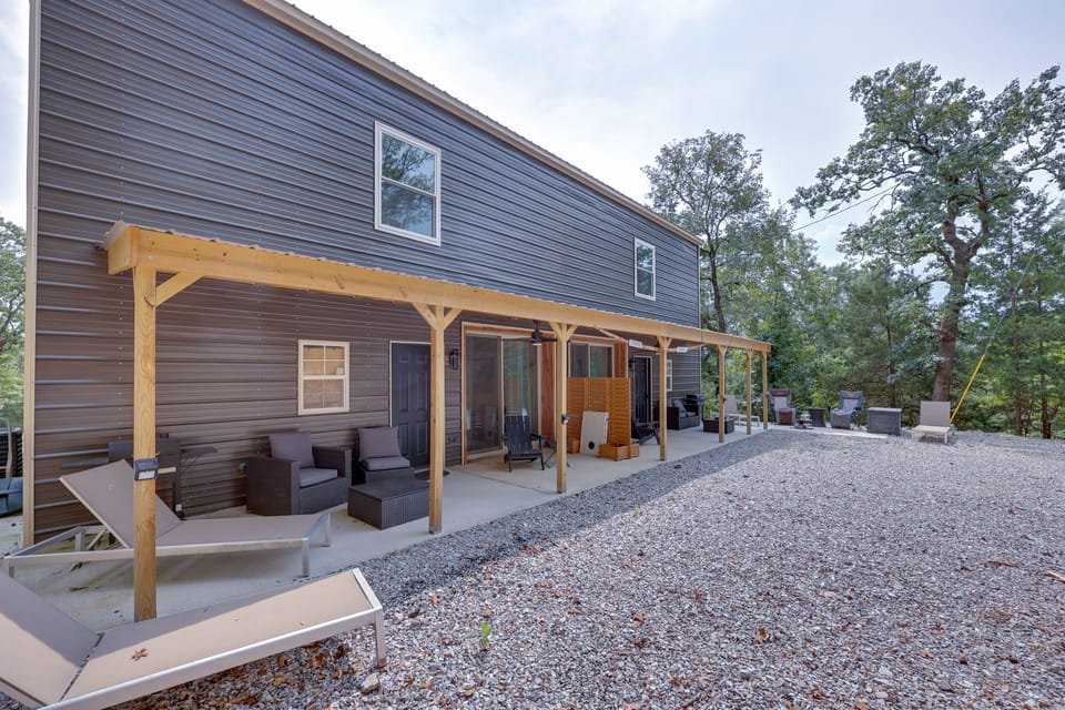 Duplex w/ Furnished Patio Near Lake Ouachita! House in Lake Ouachita