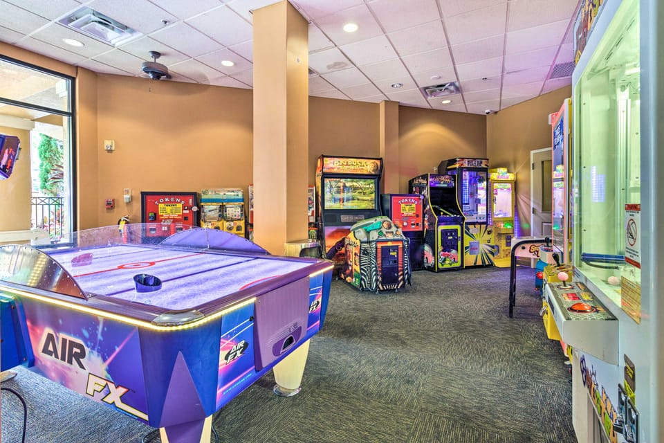 Floridays Resort Condo 11 Mi to Walt Disney World! Apartment in Orlando