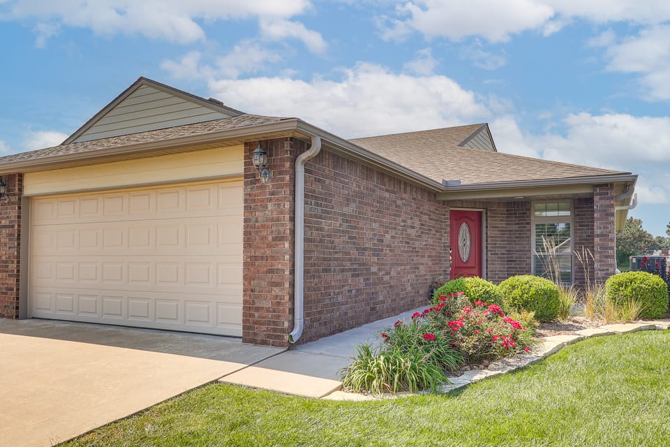 2 Mi to Main Street: Family Home in Winfield! House in Kansas