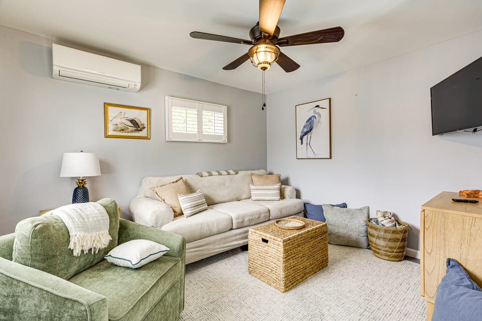 Coastal Charmer < 1 Mi to South Kingstown Beach House in Matunuck