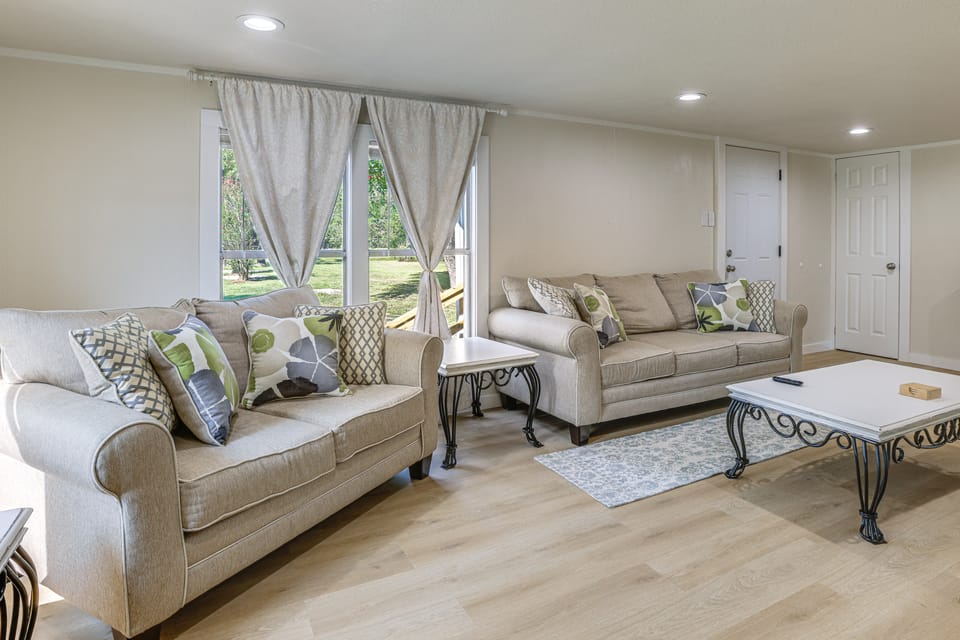 'Crosby Huffman Hideaway' Serene Escape w/ Yard House in Harris County