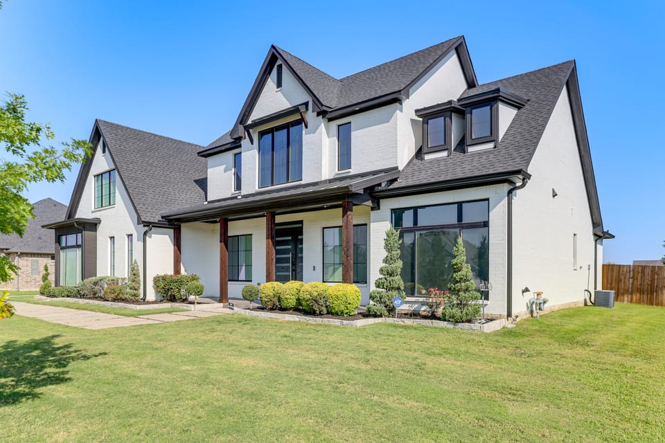 Luxe Retreat w/ Patio & Fenced Yard in Waxahachie! House in Waxahachie