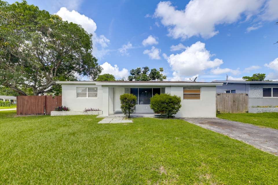 Fenced-In Yard! Home 3 Mi to Hard Rock Stadium House in Hollywood