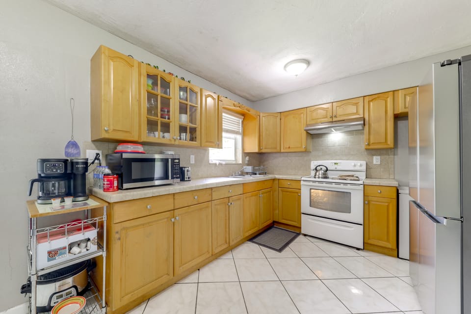 Fenced-In Yard! Home 3 Mi to Hard Rock Stadium House in Hollywood