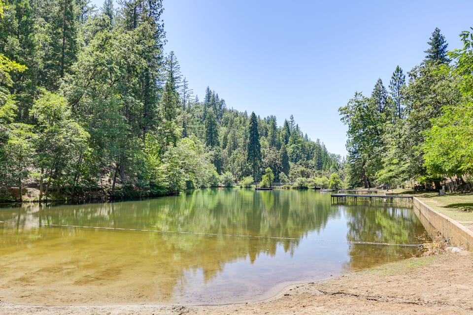 Community Lake Access: Peaceful Cabin in Sonora! House in Calaveras County