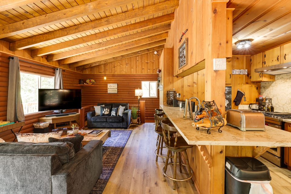 Community Lake Access: Peaceful Cabin in Sonora! House in Calaveras County