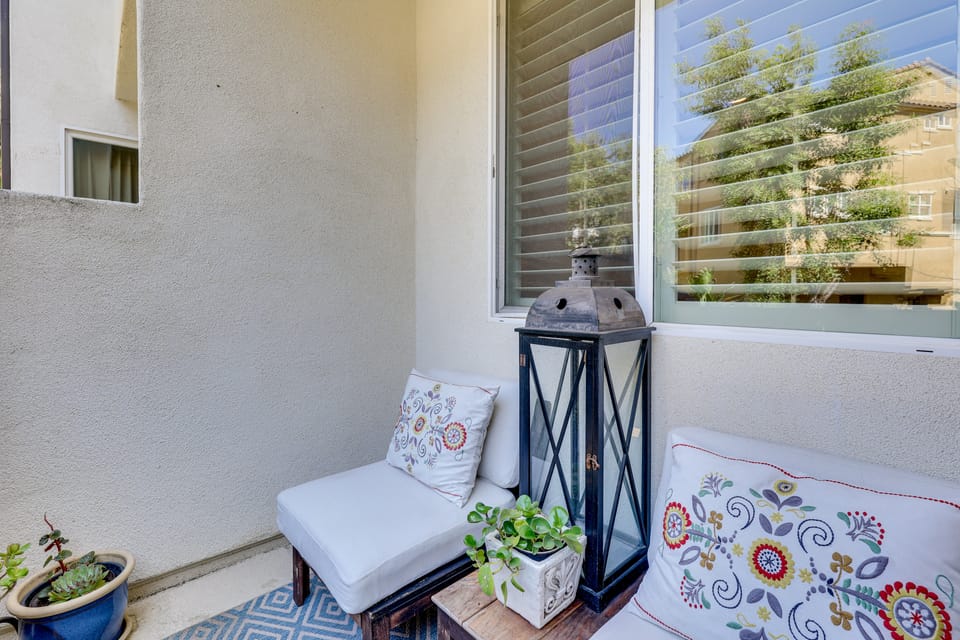 Walk to Public Transit: Oceanside Home w/ Balcony Apartment in Oceanside