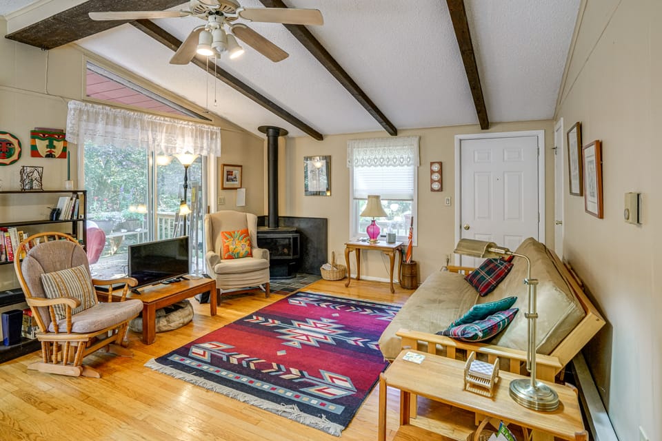 Quiet All-Season Creekside Escape in Upstate! House in Berkshires