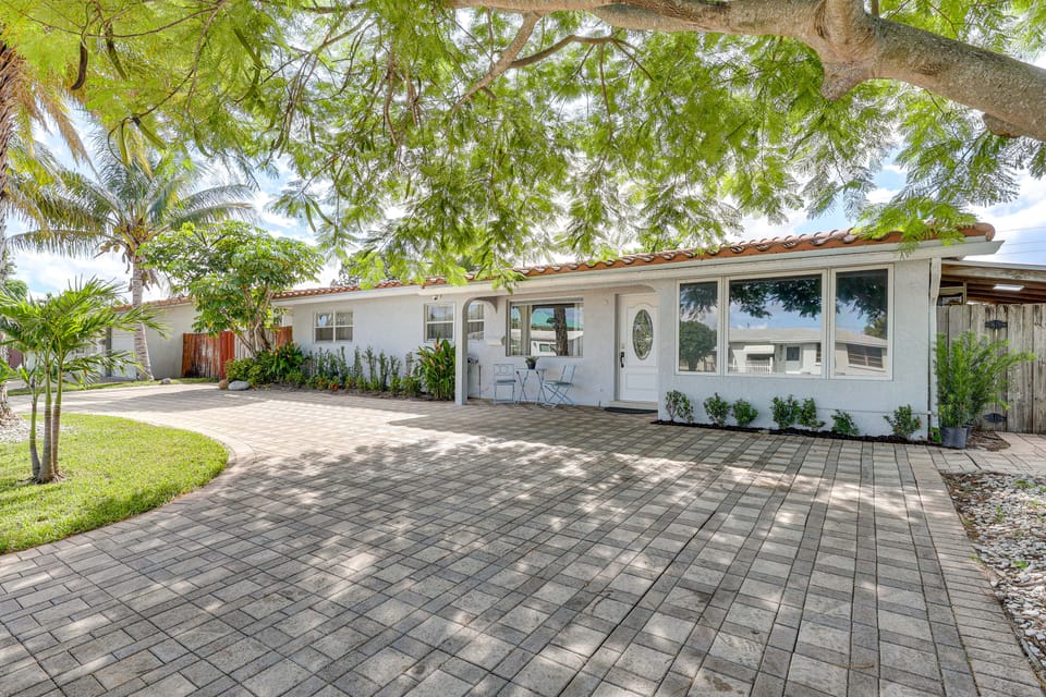 Fish, Swim & Relax Poolside! Deerfield Beach Oasis House in Deerfield Beach