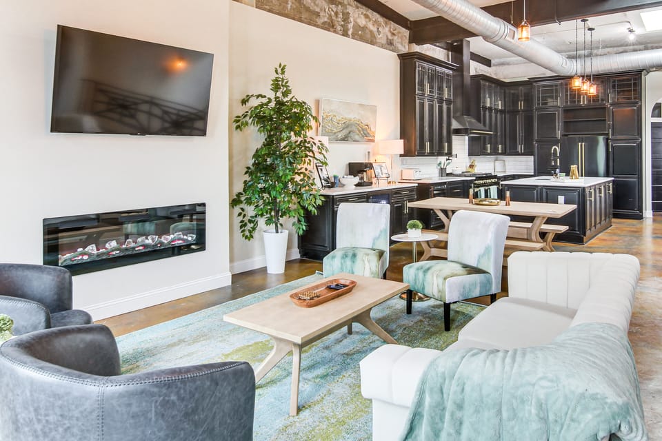 Modern Dtwn Condo w/ Balcony in Hendersonville Apartment in Hendersonville