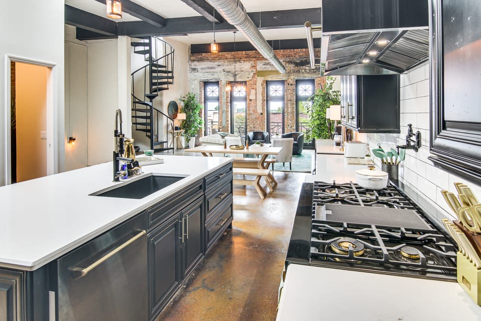Modern Dtwn Condo w/ Balcony in Hendersonville Apartment in Hendersonville