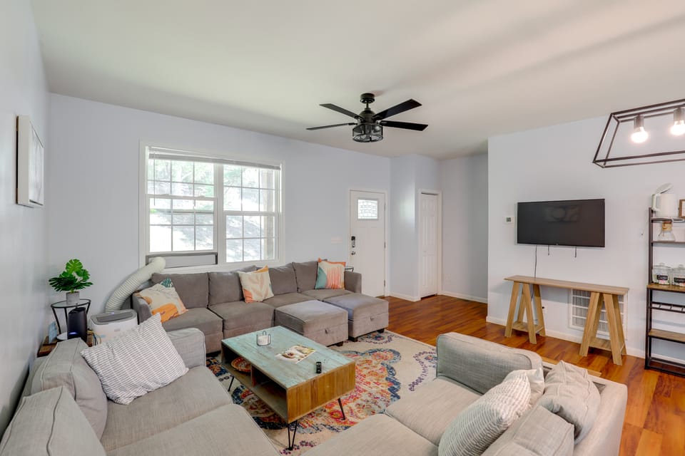 Family Home w/ Game Room, 3 Mi to Dtwn Asheville! House in Woodfin