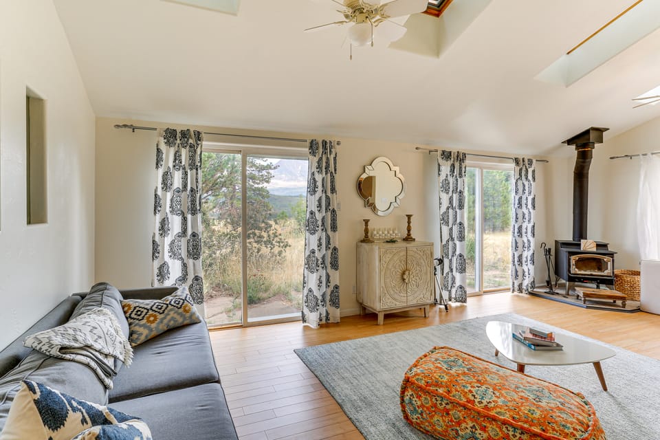 Outdoor Adventure Haven - 15 Mi to Mount Shasta! House in California