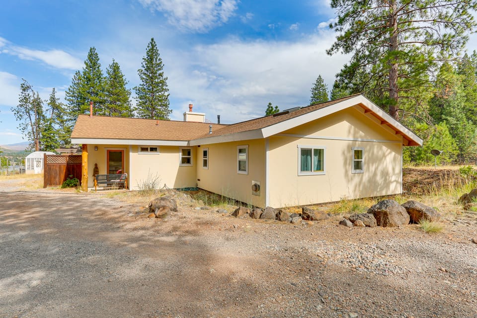 Outdoor Adventure Haven - 15 Mi to Mount Shasta! House in California