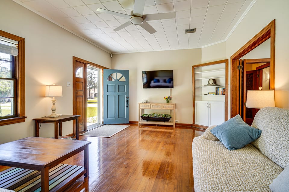 Sunshine Under the Oak: Baldwin Home w/ Patio! House in Louisiana
