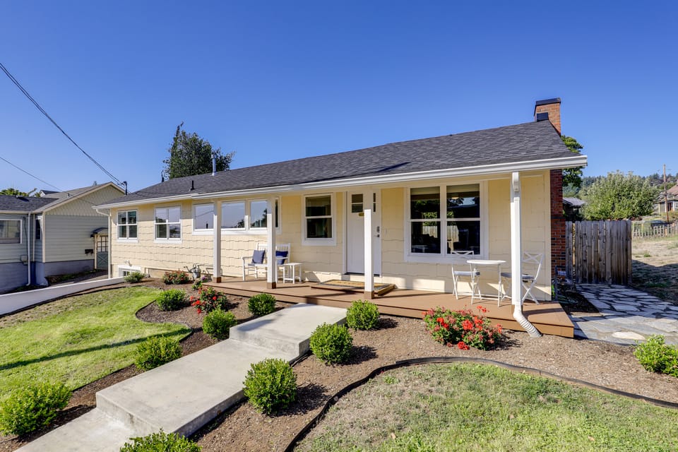 Walk to Dtwn Camas! Updated Home w/ Game Room House in Willamette Valley