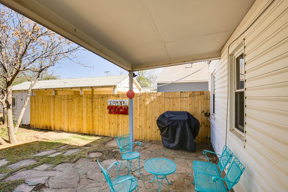 Time Machine: Games Galore in Lubbock Home By TTU! House in Lubbock