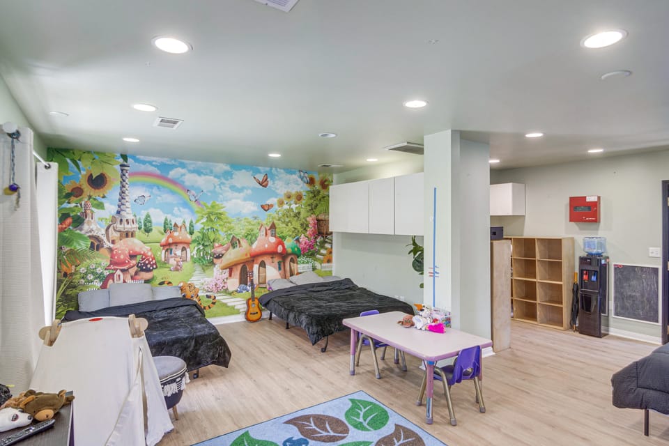 Walk to Universal Studios: Family-Friendly Escape House in Studio City