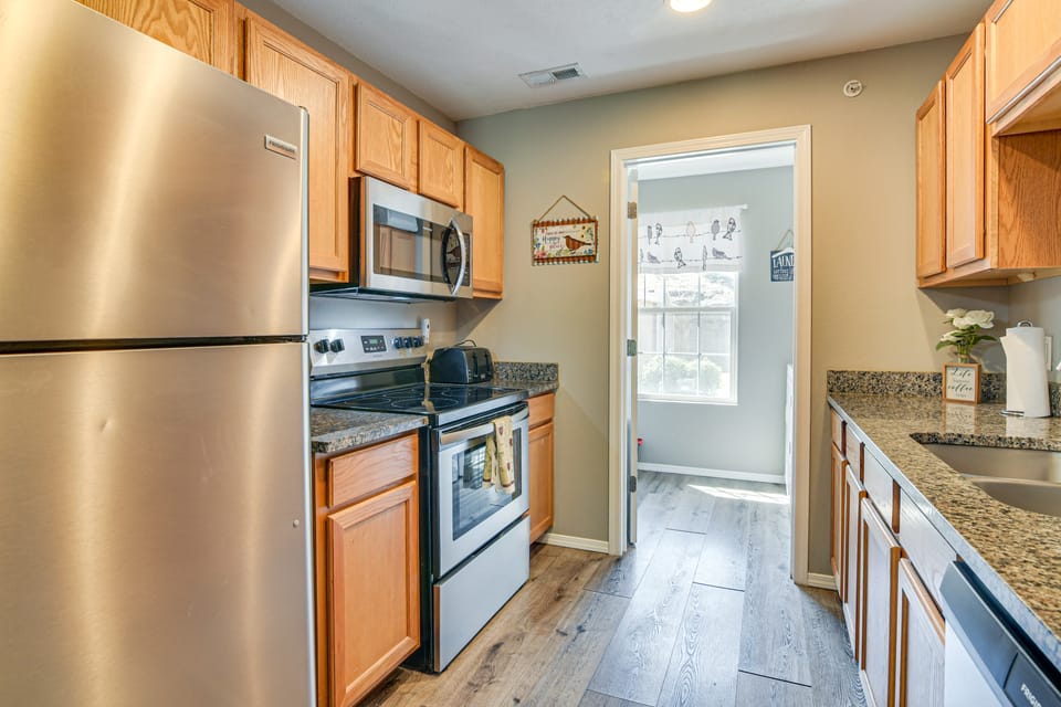 ‘Whimsy on the Hillside!' Family Condo in Branson Apartment in Branson