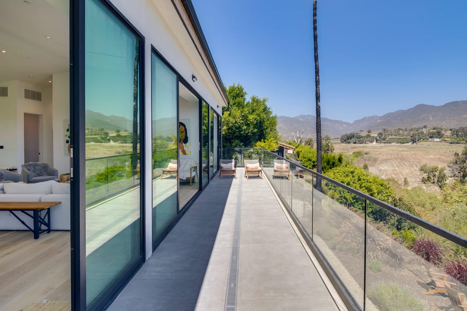 1 Mi to Point Dume: Mtn-View Escape w/ Patio! House in Malibu