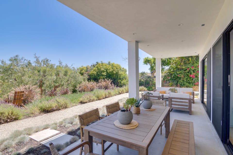 1 Mi to Point Dume: Mtn-View Escape w/ Patio! House in Malibu