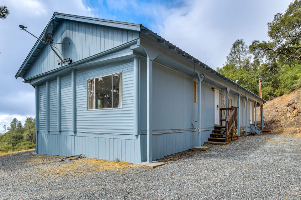 Mtn-View Coulter Escape w/ Rustic Tree Lookout House in Tuolumne County