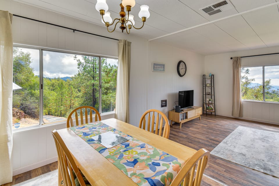 Mtn-View Coulter Escape w/ Rustic Tree Lookout House in Tuolumne County