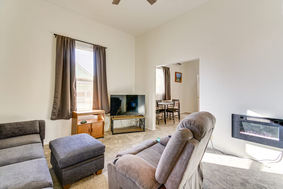 Walkable Location, Fenced Yard: Wickenburg Home! House in Wickenburg
