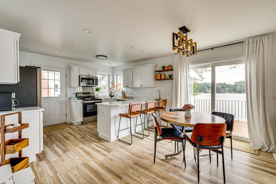 Direct Lakefront Retreat | Indian Ranch | Casinos House in Rhode Island