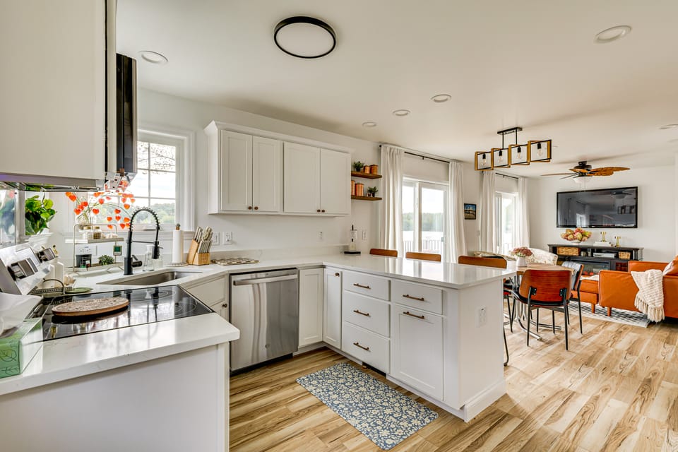 Direct Lakefront Retreat | Indian Ranch | Casinos House in Rhode Island