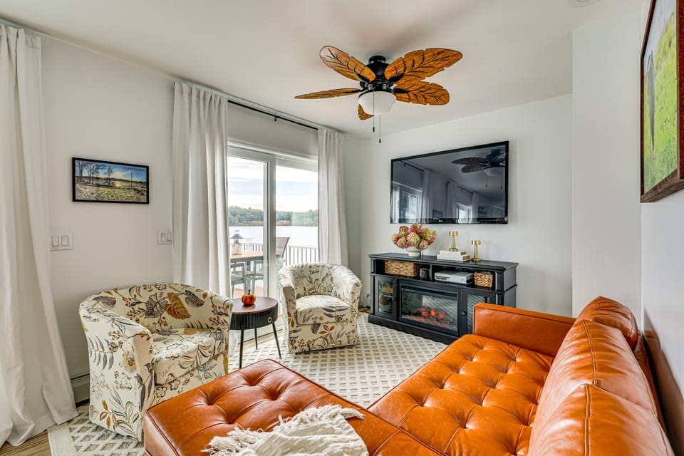 Direct Lakefront Retreat | Indian Ranch | Casinos House in Rhode Island
