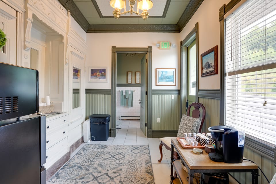 The Presidential Stay, Converted Railcar in DuBois House in Allegheny River